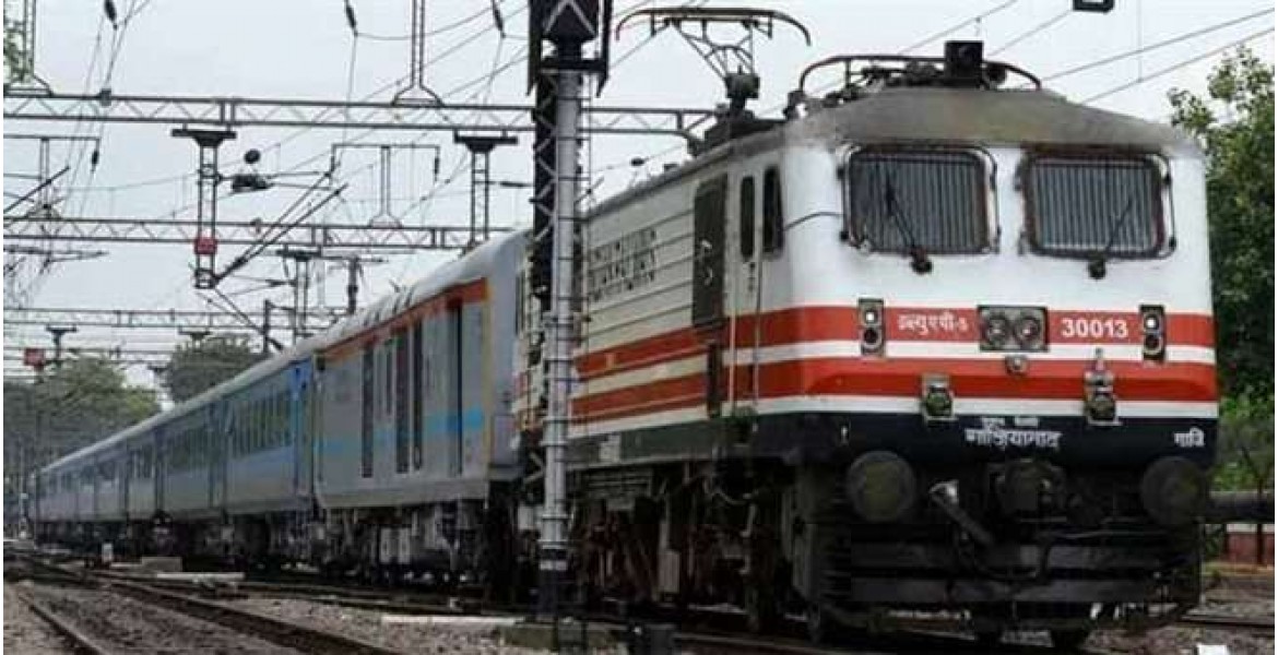 Ινδία: Το πρώτο τρένο με φωτοβολταϊκά