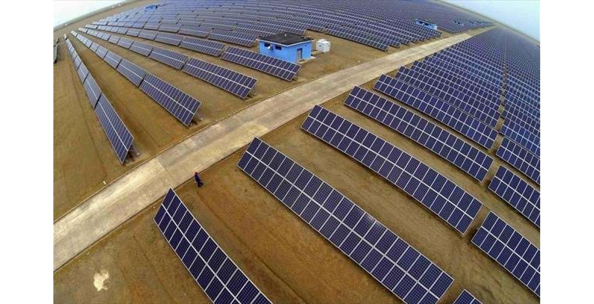 Η Αίγυπτος κατασκευάζει ένα από τα μεγαλύτερα ηλιακά πάρκα στον κόσμο