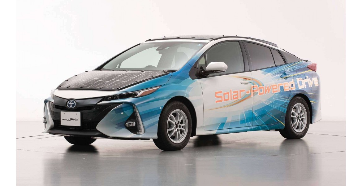Toyota Prius PHV με φωτοβολταϊκά πάνελ υψηλής απόδοσης της Sharp