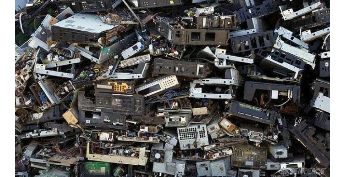 Τα παγκόσμια ηλεκτρονικά απόβλητα το 2016 ζύγιζαν όσο 4.500... πύργοι του Άιφελ!